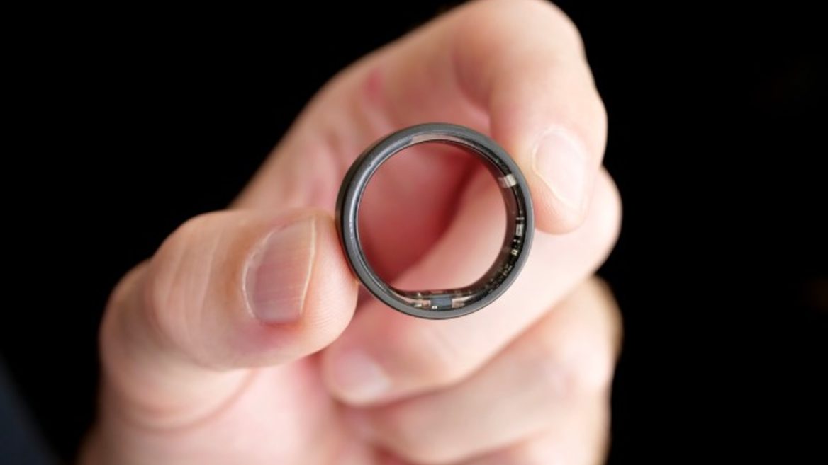 Apple хочет выпустить умное кольцо умные очки и продвинутые AirPods. Все ради поддержания спроса