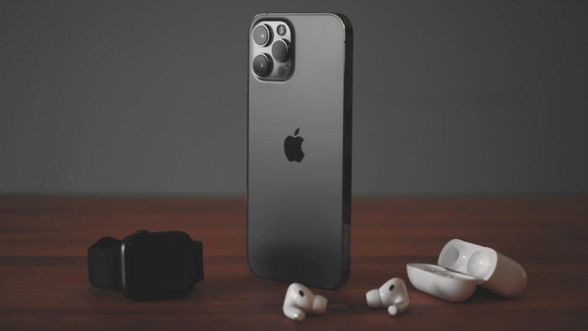 Apple пагражае спыніць пастаўкі ў ЕС