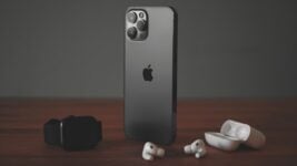Apple пригрозила прекратить поставки в ЕС