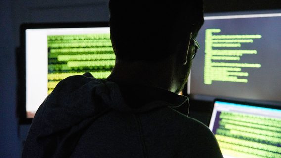 «Сбер»: 100 тысяч хакеров ведут кибервойну против России