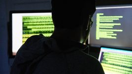 «Сбер»: 100 тысяч хакеров ведут кибервойну против России