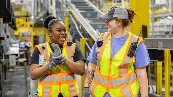 Amazon будет платить больше бонусов топ-перформерам и меньше — остальным