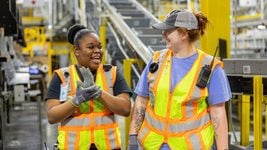 Amazon будет платить больше бонусов топ-перформерам и меньше — остальным Amazon будет платить больше бонусов топ-перформерам и меньше — остальным