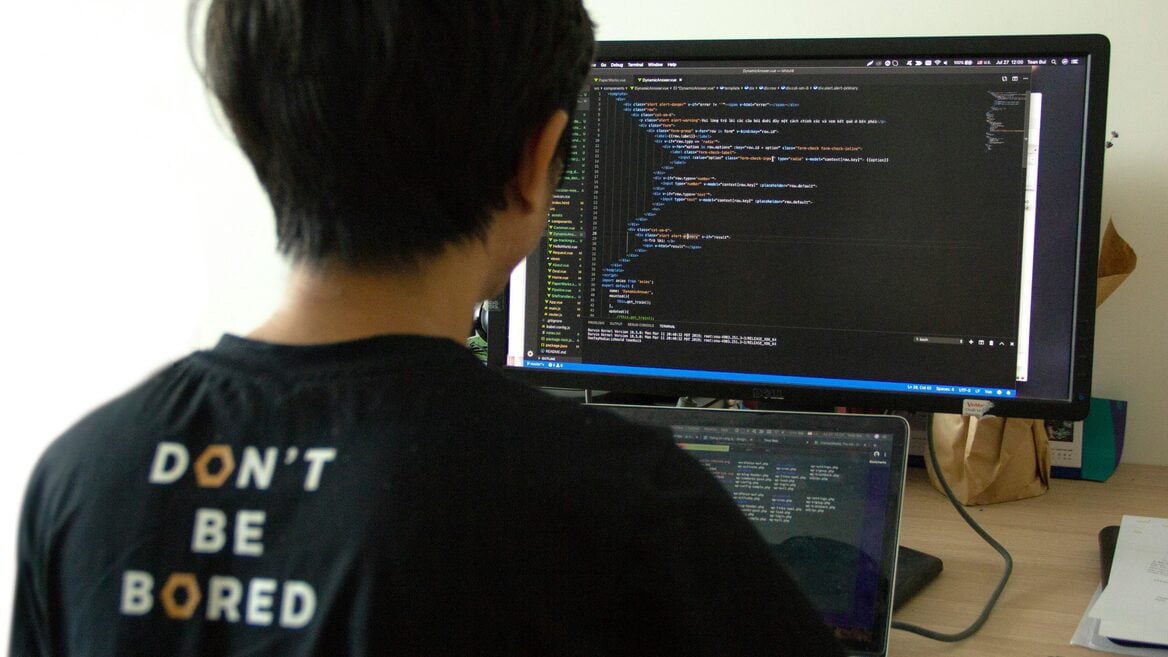 Кофаундер OpenAI: из-за вайб-кодинга кодить стало неприкольно