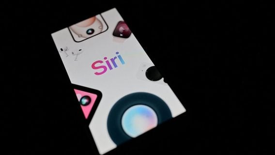 Bloomberg: Apple откладывает запуск обновленной Siri