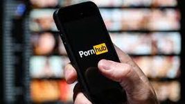 Роcкомнадзор потребовал от PornHub удалить 6 роликов, которые оскорбляют власть и РПЦ