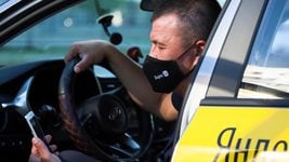 Яндекс Go продолжит выплачивать финпомощь таксистам, заболевшим коронавирусом
