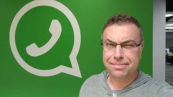 «Жалко и обидно, что старый WhatsApp так сильно меняется». Один из первых инженеров — о «секретных» функциях, Facebook и безопасности