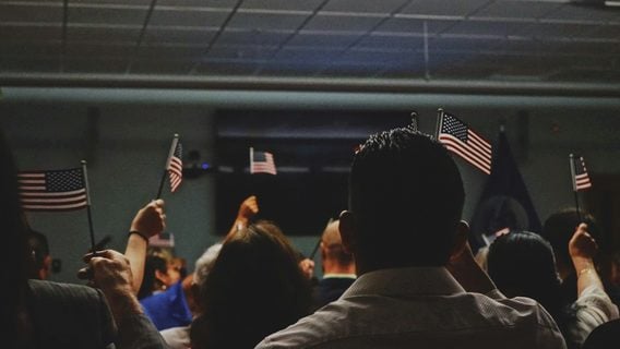 Американские ИТ-компании просят иностранных сотрудников не уезжать — могут не пустить назад