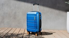 «Чемоданный интеллект»: китайские ИИ-компании вывозят жёсткие диски с данными, чтобы обойти ограничения США. А потом везут назад «Чемоданный интеллект»: китайские ИИ-компании вывозят жёсткие диски с данными, чтобы обойти ограничения США. А потом везут назад