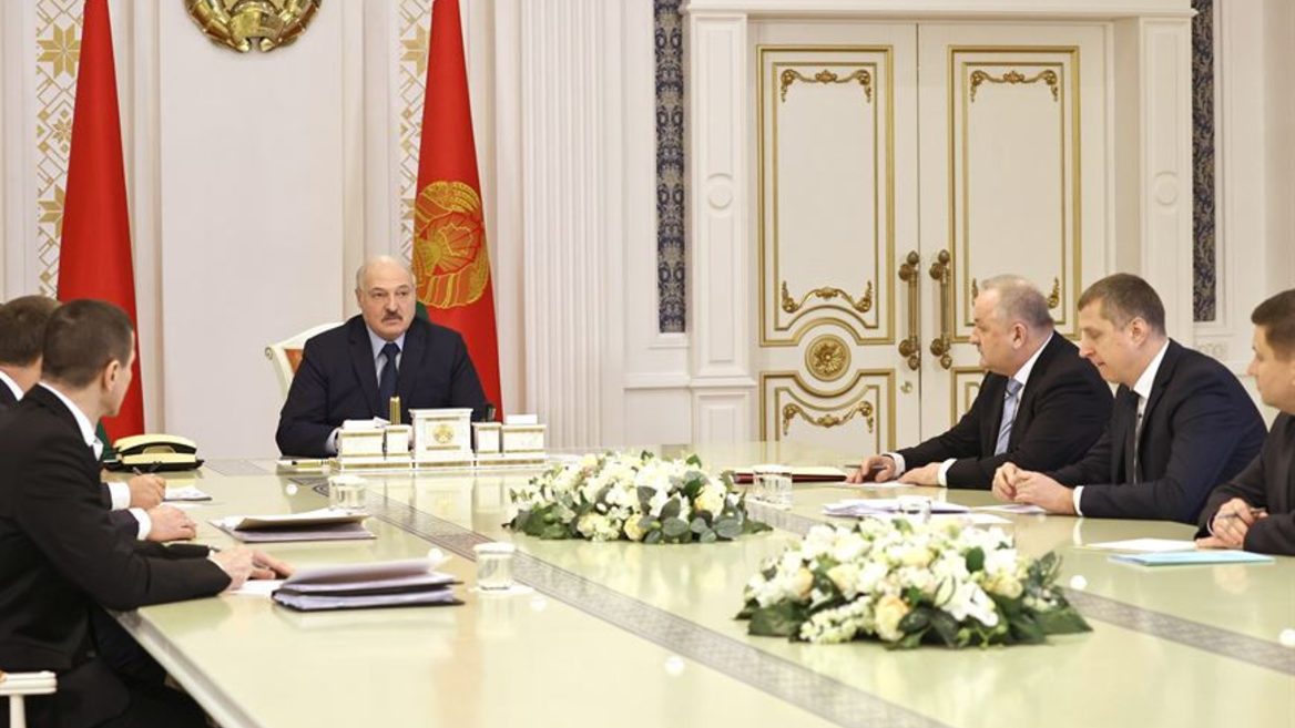 Лукашенко на совещании про «незаконные операции» в ИТ: крипта, инвестиции, контроль, опыт Китая