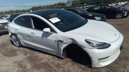 Tesla устанавливала в новые авто дефектные детали и заставляла клиентов платить за ремонт