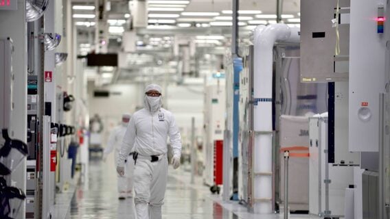 Intel уволит до 10 тысяч человек
