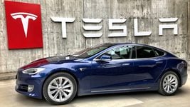Покупателям Tesla запретили перепродавать машины в течение года