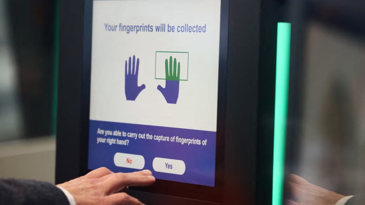 По новым правилам въезда в ЕС нужно сдавать отпечатки пальцев