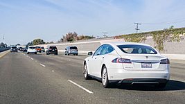 Электромобили Tesla проехали на автопилоте более 1 млрд миль 
