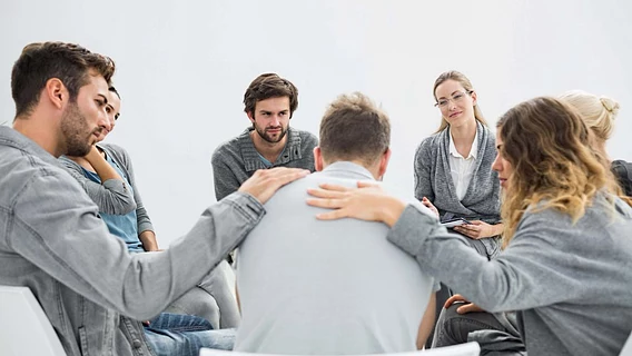 Пользователи создали группу помощи для людей, переживших ИИ-психоз