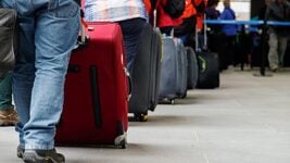 Гарвард советует иностранным студентам чистить соцсети перед въездом в США Гарвард советует иностранным студентам чистить соцсети перед въездом в США