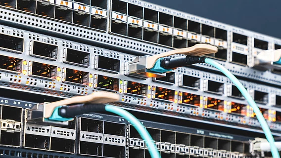 Три дата-центра Amazon пострадали от ударов дронов. Из одного эвакуировали сотрудников