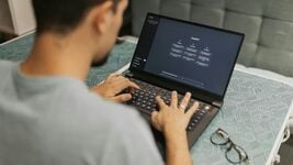 Использование ИИ на работе резко упало в США