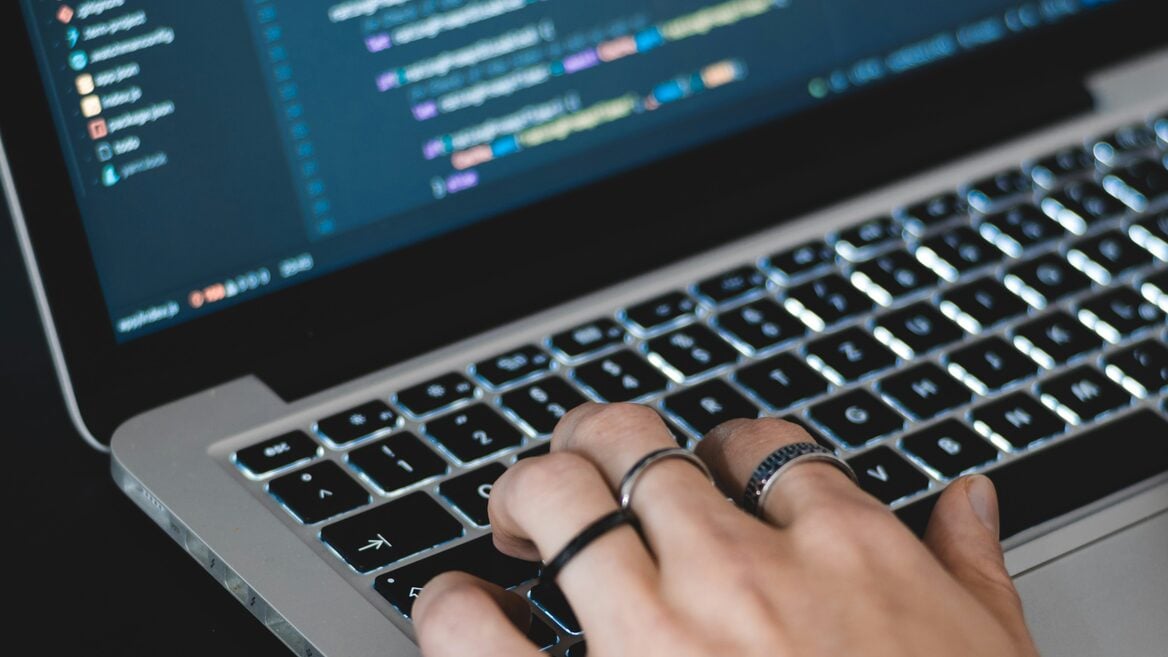 CEO GitHub объяснил почему компании должны нанимать джунов несмотря на ИИ