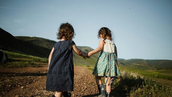 «Ты з іншага цеста». Як самім заставацца і гадаваць дзяцей за мяжой беларусамі (і ці варта!)