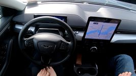 CEO Ford намекнул, что Tesla испытывает недоделанный автопилот на пользователях