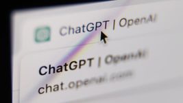 OpenAI отключала ChatGPT из-за бага, который показывал пользователям чужую историю диалогов