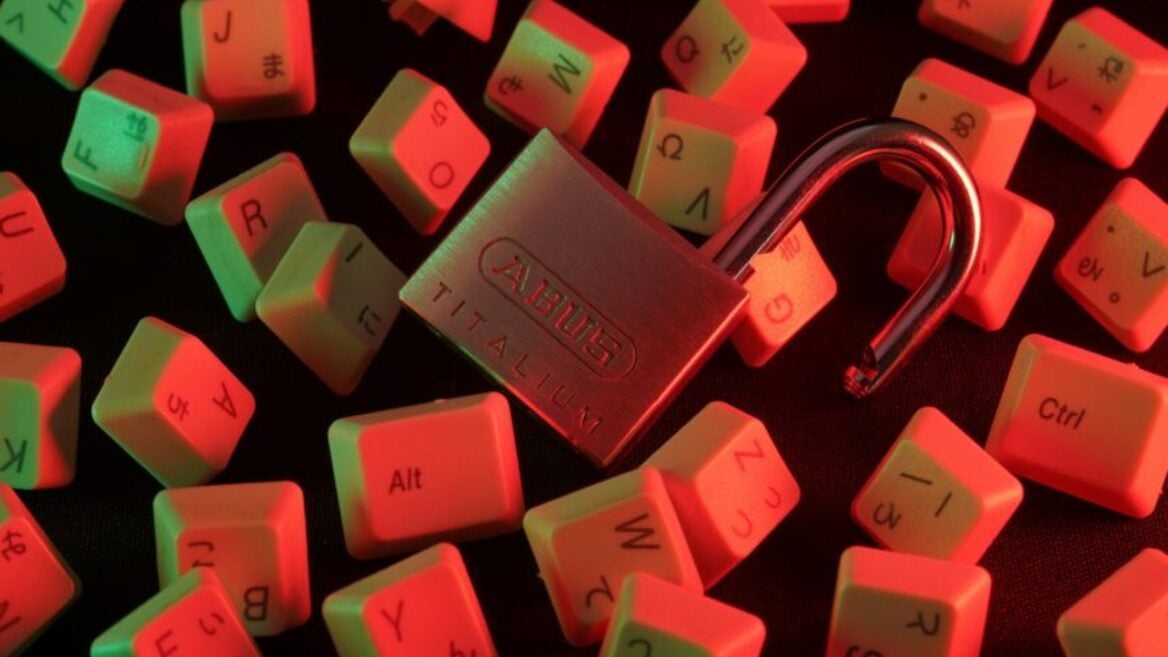 Крупнейшая утечка в истории: в сеть слили 16 млрд паролей от Apple Google Telegram и других