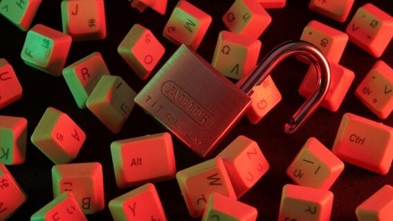 Крупнейшая утечка в истории: в сеть слили 16 млрд паролей от Apple, Google, Telegram и других