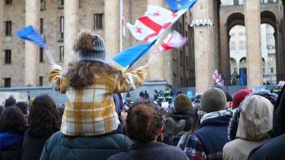 «Cнял запас наличных в разных валютах». Спросили у беларусов, как им живётся в Грузии во время протестов