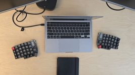 Крэсла-сядло, раздзельная клавіятура. Айцішнікі замарочыліся з хатнімі офісамі — вось іх парады (і фота)