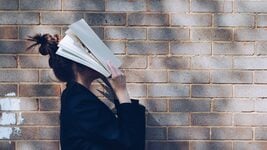 Брэша, але не кусае? Аўтары новага даследавання кажуць, што ШІ не пазбаўляе амерыканцаў працы (пакуль)