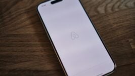 СЕО Airbnb назваў альтэрнатыву для людзей, якія страцяць працу з-за ШІ