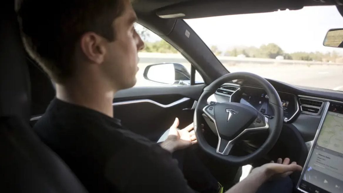 Автопилот Tesla попал в ДТП на съёмках рекламы о том как он крут