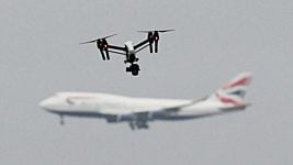 Второй по величине аэропорт Великобритании дважды закрывали из-за неопознанных дронов 