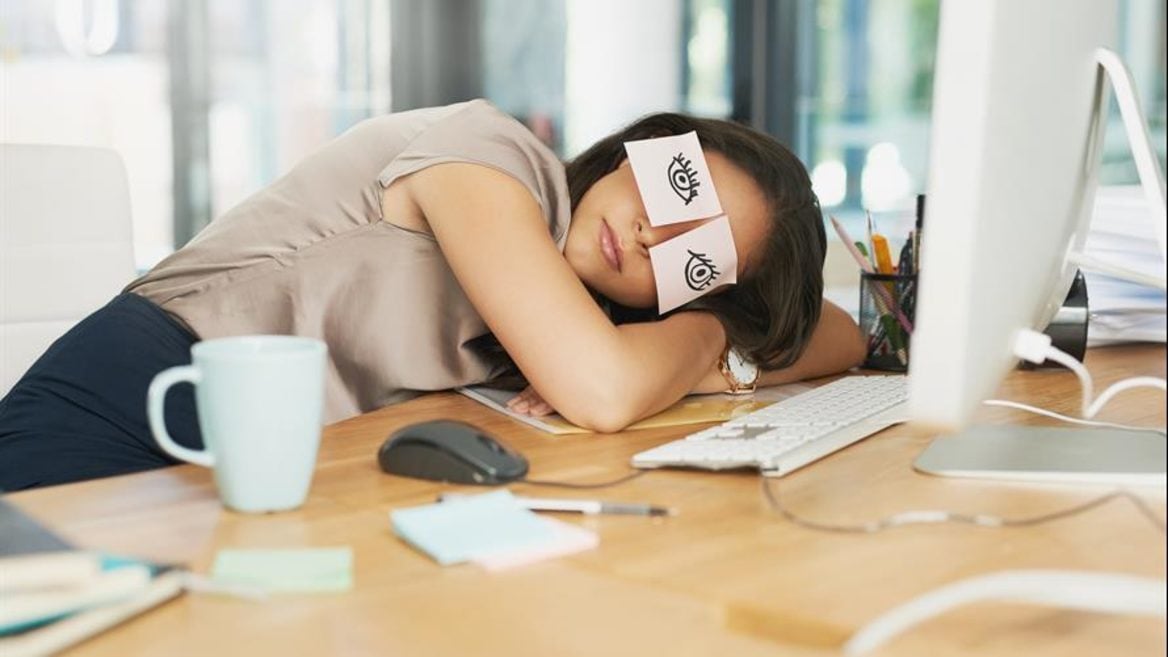 Спящие на работе американцы на 18% чаще получают повышение чем всегда бодрствующие работники