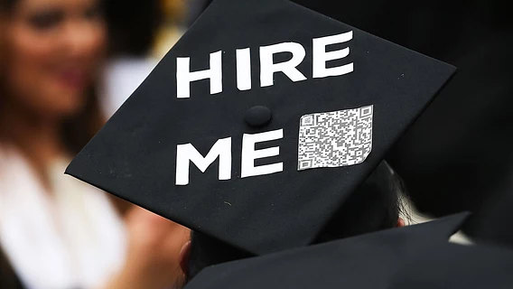 «Я чувствую себя беспомощной»: выпускники в США не могут найти работу