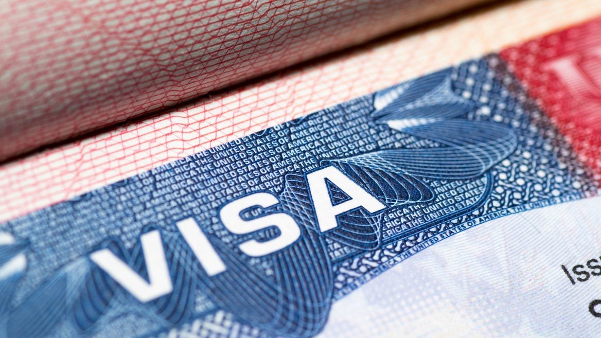 На помощь уволенным айтишникам которым грозит депортация из США может прийти другая виза