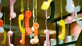 «Нашла у себя селфи ребёнка школьного идеолога». В польских школах забанят смартфоны — вот как это (не) работает в РБ уже год