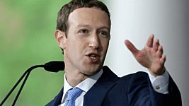Акционеры Facebook «символически» предложили уволить Марка Цукерберга 