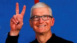 Тим Кук получил более 5 млн акций Apple