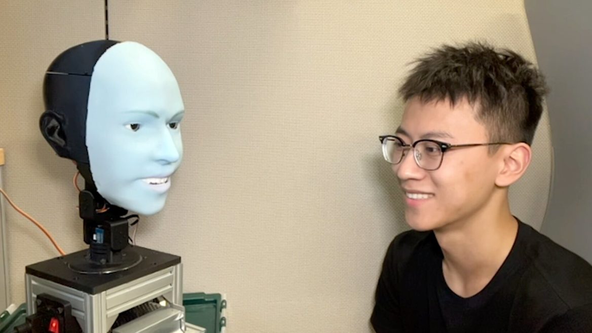 Инженеры создали робота который предсказывает эмоции собеседника
