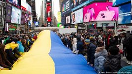 Как помогать украинцам в США: писать чиновникам, жертвовать деньги и вещи