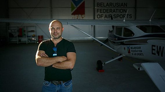 «В теории пассажир-программист может посадить самолёт». Пилот первой белорусской кругосветки — об отказе от ИТ-карьеры, запретных зонах вокруг президентов и софте на борту