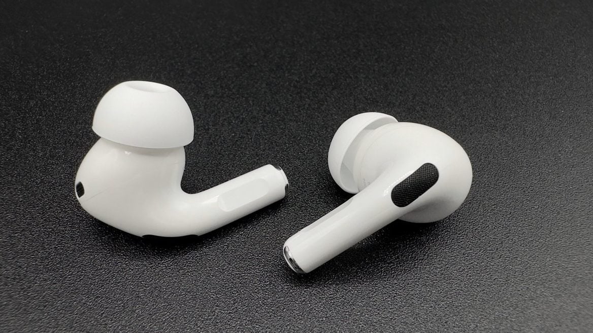 Bloomberg: AirPods начнут переводить разговоры в режиме реального времени