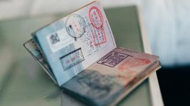 «Нет бланков». В регионах не хотят менять обычные паспорта — предлагают биометрические