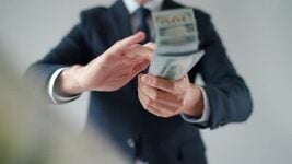 Інжынеры па ШІ сталі новай элітай кансалтынгу: стаўкі да $900 у гадзіну Інжынеры па ШІ сталі новай элітай кансалтынгу: стаўкі да $900 у гадзіну