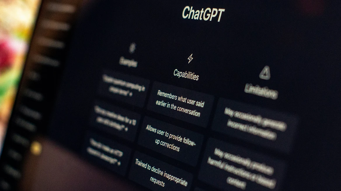 Доля ChatGPT впервые упала ниже половины а&nbsp;OpenAI наоборот нарастила&nbsp;— годовой убыток в&nbsp;8 раз