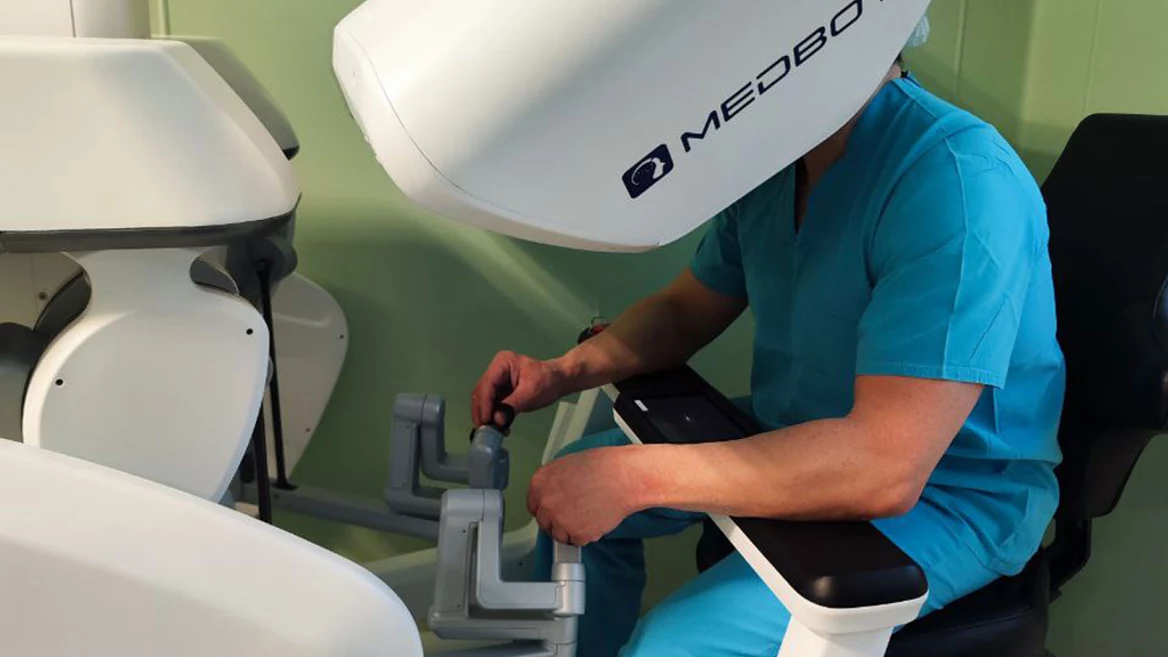 В Беларуси провели уникальную операцию с помощью китайского робота